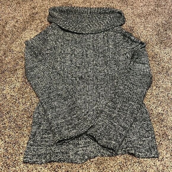 Derek Heart Turtle Neck - Picture 1 of 5